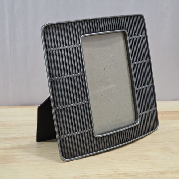 Umbra Design Tom Vincent Metal Vent 306234-410 4X6 Nickel Photo Picture Frame - Picture 2 of 13